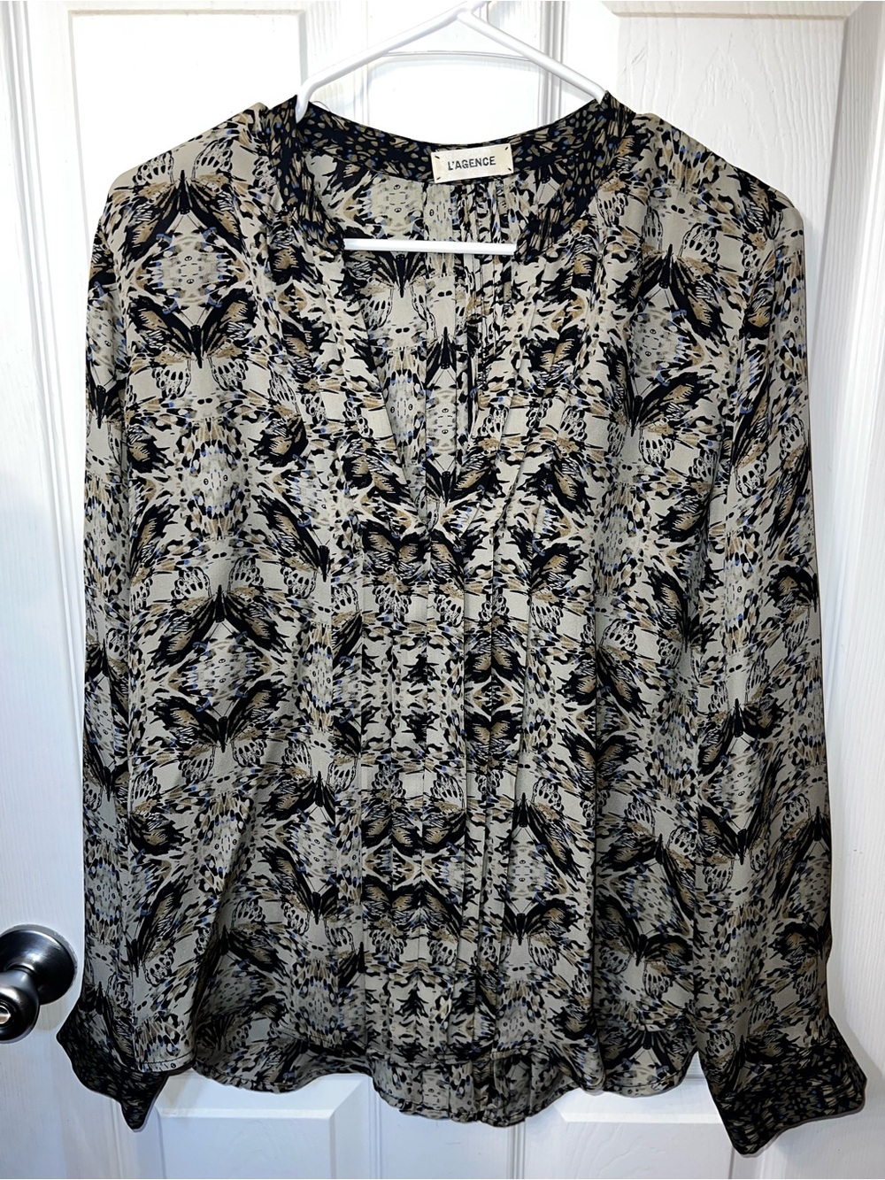 L'AGENCE Neutral Butterfly Kaleidoscope Print Silk Blouse V-Neck Top XS